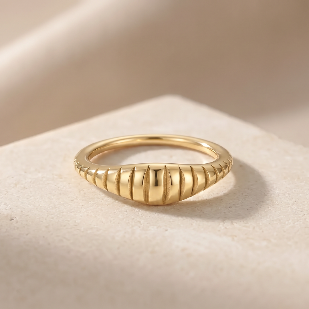 SCULPTED RIDGE RING