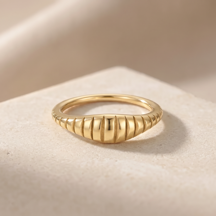 SCULPTED RIDGE RING