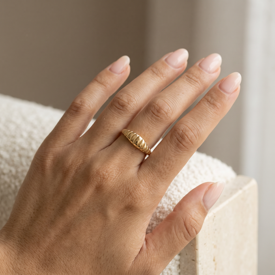 SCULPTED RIDGE RING