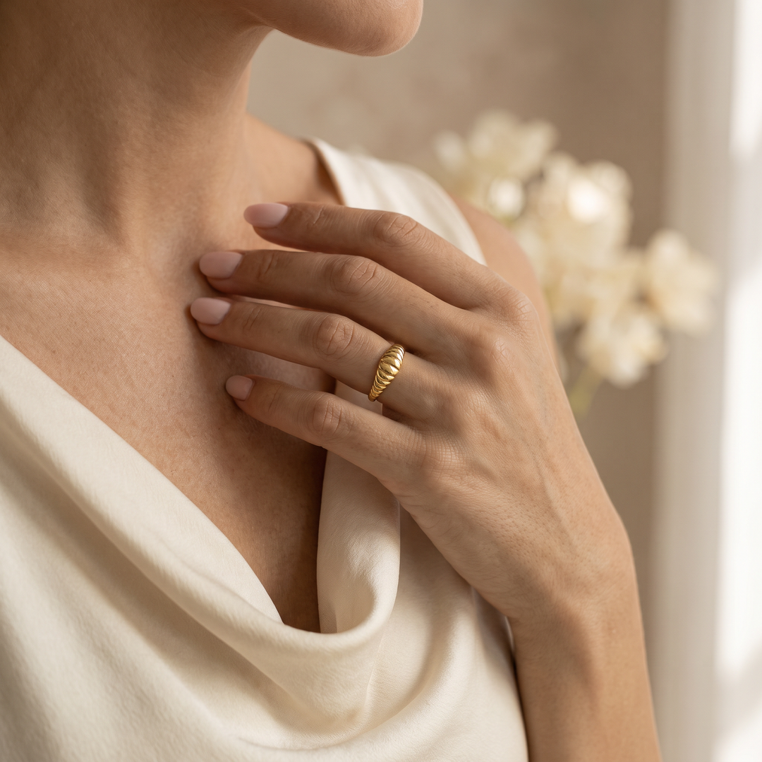SCULPTED RIDGE RING