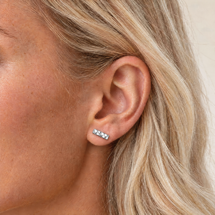 TEXTURED BAR STUD EARRINGS