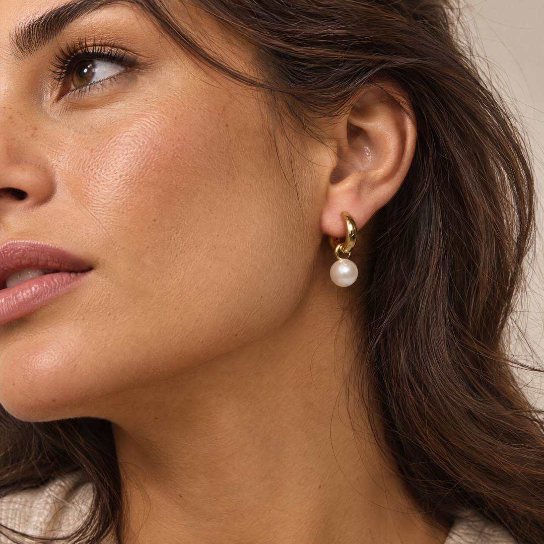 LUMIÈRE PEARL DROP HOOPS