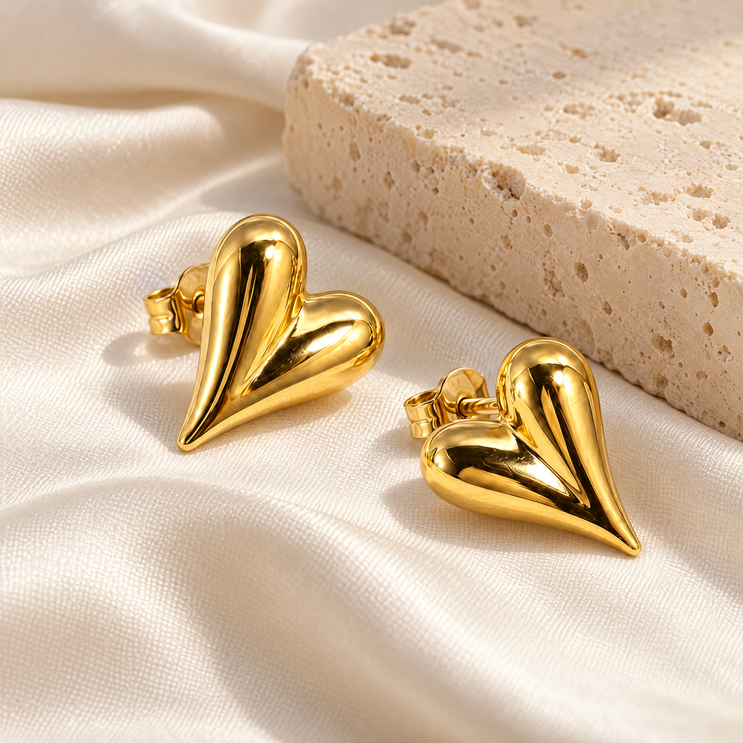 AMORA SCULPTED HEART STUD EARRINGS