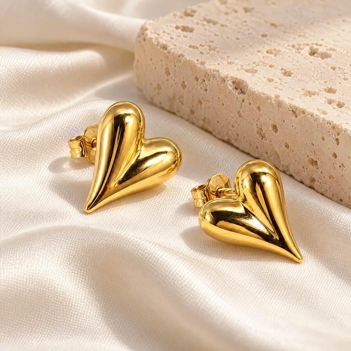 AMORA SCULPTED HEART STUD EARRINGS