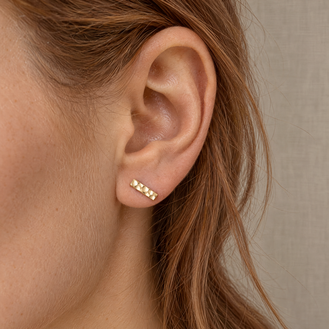 TEXTURED BAR STUD EARRINGS