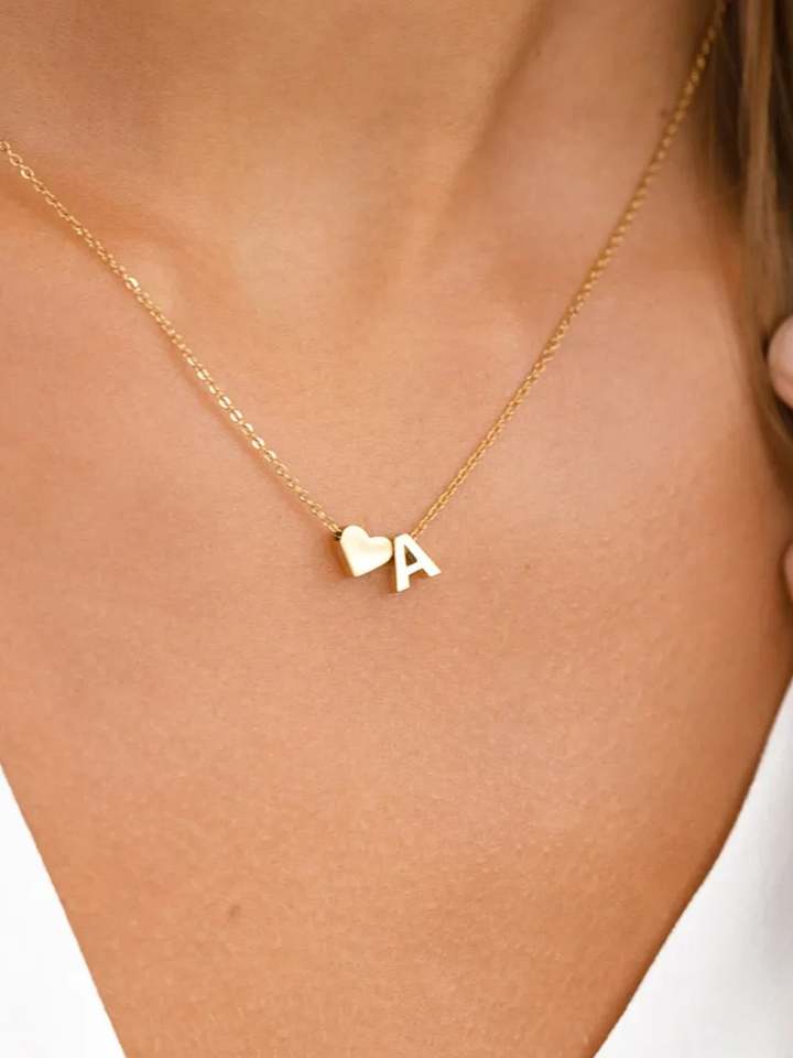 COLLANA CON INIZIALE A FORMA DI CUORE